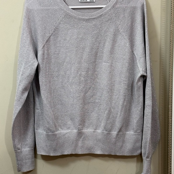 Cozy Gray Crew Neck Sweater with Soft Fabric - Picture 1 of 6